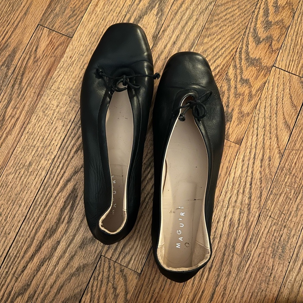 Maguire Prato Black Ballerina
Ballet Flat